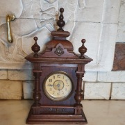 Kompletna=sprawna kapliczka=budzik z pozytywką z połowy XIX wieku