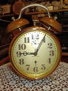 Stary budzik nakręcany z dwoma dzwonkami lata 70 te