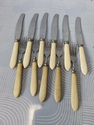 Sztućce z białą rączką. 12 sztuk.