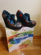Desigual buty na koturnie