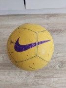 Używana piłka Nike, obwód 68 cm