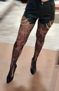 Rajstopy kwiatowe wzory czarne 