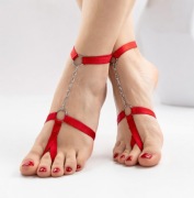 Seksowna Czerwona Uprząż na Stopy z Łańcuszkiem – Foot Harness Chain