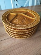 Komplet talerzy ceramicznych do fondue.
