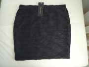 czarna spódnica firmy AMISU / NEW YORKER / 30 zł