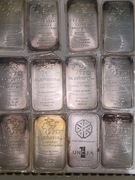 12 sztabek o wadze 1 uncji trojańskiej (około 31,1 g