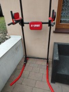 Wielofunkcyjny drążek i poręcze treningowe.