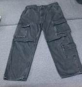 Spodnie jeansowe Cropp rozmiar 30-32 w dobrym stanie