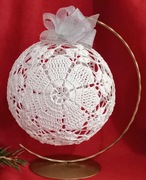 Duża bombka  na szydełku stojak