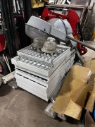 Zestaw lamp przemysłowych / warsztatowych – różne modele, stan dobry