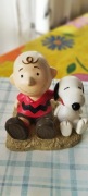 Snoopy i Charlie Brown. Fistaszki/Peanuts. Figurka stojąca i skarbonka
