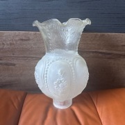 stary duży klosz lampy
