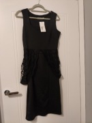 Czarna sukienka J’aime La Vie z koronką – elegancka, nowa z metką