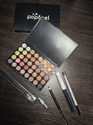 Zestaw kosmetyków do makijażu. Cienie, maskara, kredka do oczu do brwi