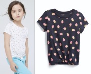 GAP t-shirt | koszulka z wiązaniem | granatowa | truskawki | 8 9 lat