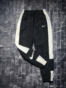 NIKE SPORTSWEAR TRACKPANTS SPODNIE DRESOWE DAMSKIE ORTALIONOWE SZELESTY