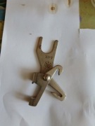 stary radziecki klucz do puszek z okresu lat prl