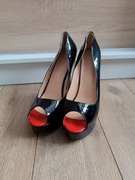 Czarne lakierowane szpilki open toe 