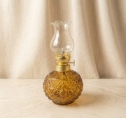 Stylowa Lampa Naftowa, olejowa. Bursztynowa. Szklana. 20cm. Komin. 