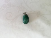 wisiorek z naturalnego minerału