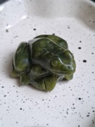 figurka kamień naturalny jaspis jaspisem żaba żabą