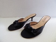 Czarne klapki damskie skórzane Lasocki z  kokardką r. 38