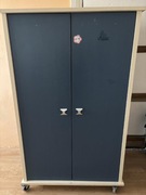 Meblościanka, szklany stół i obraz 