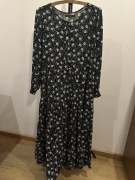 Sukienka Monnari 44, długa, rozkloszowana, granatowa w kwiaty