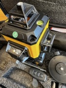 Laser krzyżowy 360 LL01-A – komplet w torbie z akcesoriami