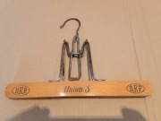 Niemiecki wieszak na spodnie. sygnowany D.R.P.