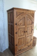 szafa rustykalna drewniana masywna solidna wiejska z drewna pini farmhouse