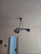 Niebieski żyrandol na trzy żarówki