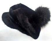 Zimowa Czapka z Daszkiem Pompon Czarne Sztuczne Futerko Rozmiar M/L