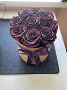 Pudełko z kwiatami Fioletowe żywe WIECZNE róże w boxie. Flower box