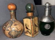 Stare karafki trzy sztuki