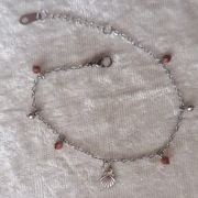 Delikatna bransoletka muszelka z piaskiem pustyni