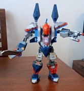 70327 niepełny zestaw LEGO: brak ludzika z kuszą i małego stateczka.