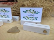 Podstawki na winietki, drewniany stojak na winietki ślubne z dekorem