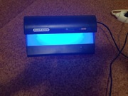 Urządzenie to tester banknotów Glover SLD-16. 