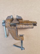 Stare imadło ślusarskie warsztatowe sygnowane małe