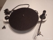 Gramofon Pro-Ject Elemental Ortofon OM5e Biały Hi-Fi Paskowy RCA-Phono