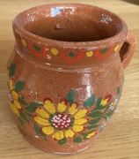 Stary gliniany malowany dzbanek