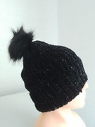 Czapka damska z pomponem 