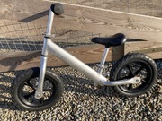 Rowerek biegowy Cruzee 12” srebrny idealny