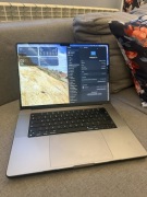 MacBook Pro 16 M2 PRO - jak nowy