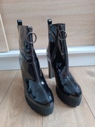 Czarne lakierowane botki na obcasie 