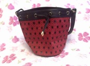 Torebka kuferek czerwona na łańcuszku