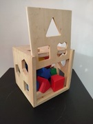 Kostka z drewnianymi klockami