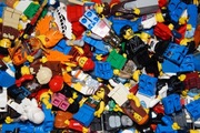 Lego 8 losowo wybranych oryginalnych figurek+dodatki,stan idealny.