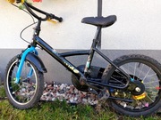 rowerek z Decathlonu B'Twin Pirat na kołach 16 cali. 